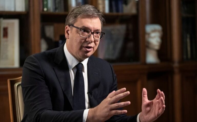 Vuçiq nuk e përfill kërkesën e Biden-it: Më përpara e qes kokën mbi cung, sesa që e njoh Kosovën   