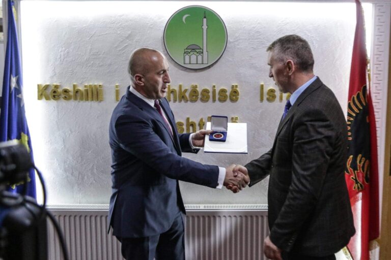 Haradinaj viziton BIK-un: Përpjekjet tona për liri e pavarësi, kanë njohur kontributin e prijësve fetarë