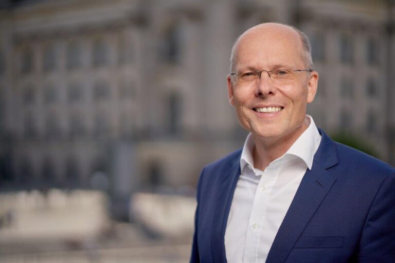 Deputeti gjerman: S’ka më justifikime të padrejta, liberalizimi i vizave për kosovarët të ndodhë tani