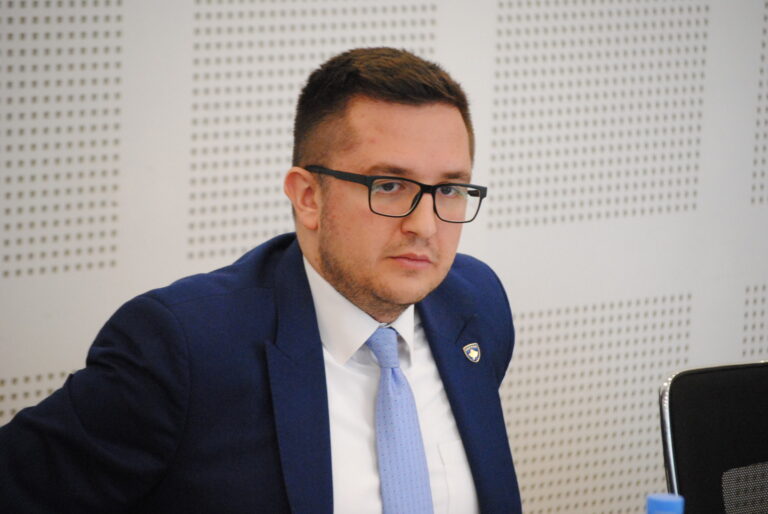 LDK injoron letrën e PDK-së, Mustafa: Përgjigjen tashmë ia kemi kthyer ideatorit të vërtetë