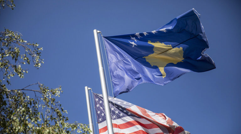 50 të arrestuar për kokainë e trafik me emigrantë, grupi vepronte në ShBA, BE e Kosovë