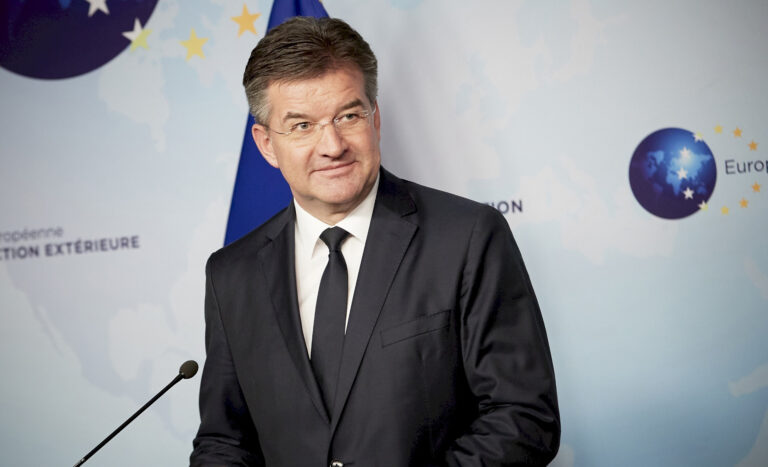 Lajçak paralajmëron vazhdimin e dialogut Kosovë-Serbi në fillim të shtatorit