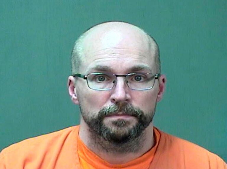 Farmacisti deklarohet fajtor për shkatërrimin e qindra dozave të vaksinës së COVID-19