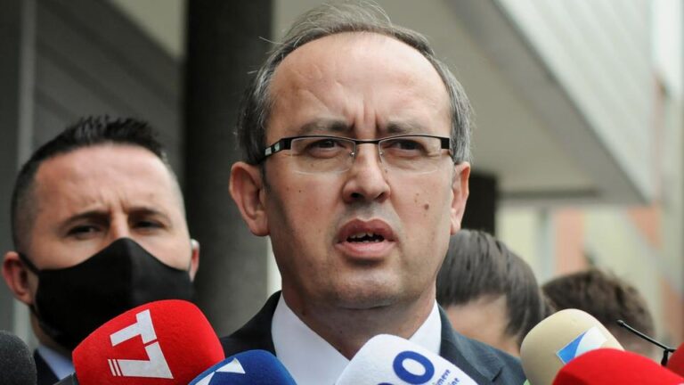 Avullah Hoti: Të ndryshohet menjëherë vendimi që kërkon 3 vaksina për të hyrë në Kosovë