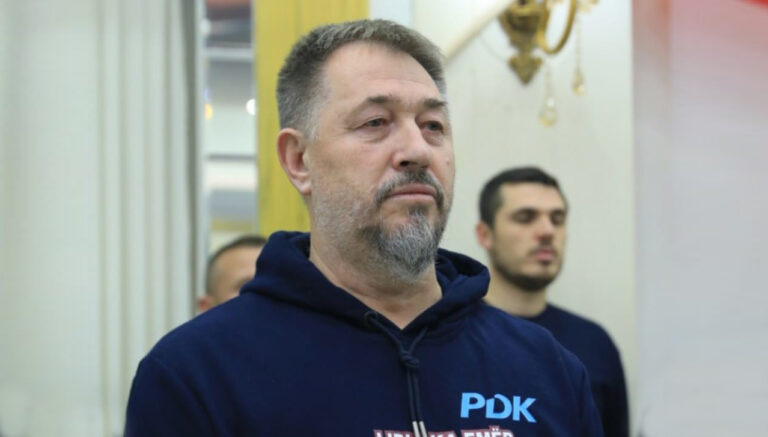 Konfuzion në e PDK’në e Skenderajt, Sami Lushtaku mohon se është tërhequr nga gara