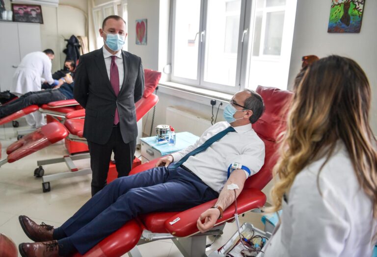 Avdullah Hoti dhuron gjak