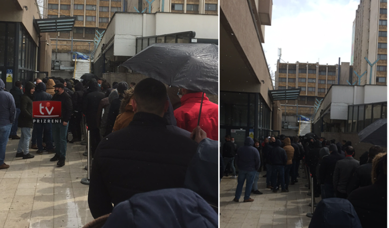 Radhë të gjata për një vulë apostile në Ministrinë e Punëve të Jashtme