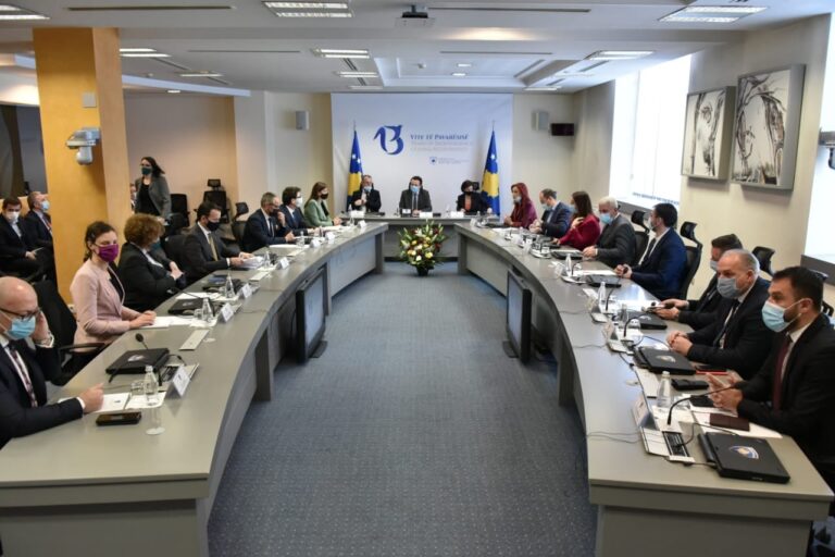 Pezullohen nga puna pesë zyrtarë të Ministrisë së Bujqësisë: Dyshohen për dhënie dhe marrje të ryshfetit