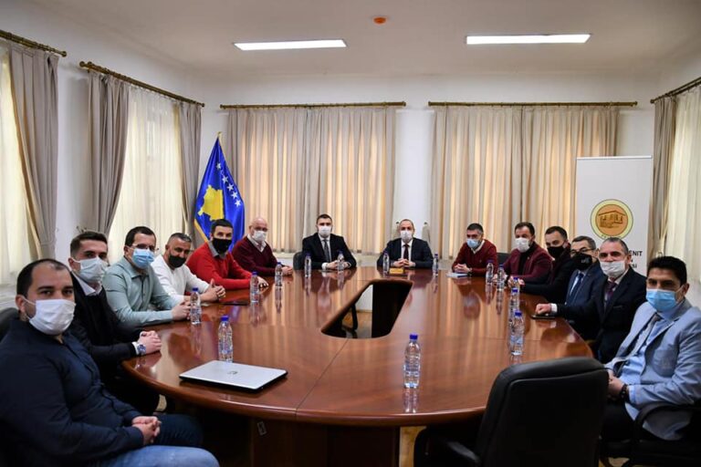 Drejtues dhe anëtarë tjerë të Shoqatës “Esnaf” takohen me kryetarin Haskuka