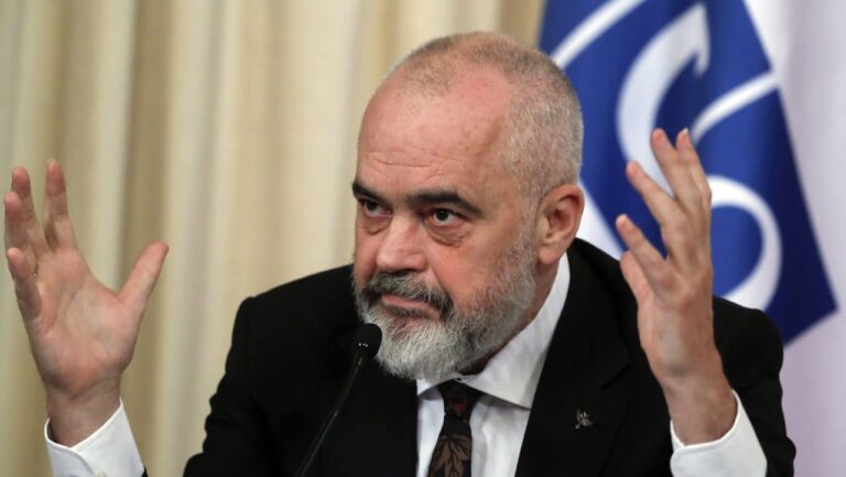 Edi Rama fton mjekët nga Kosova t’i marrin vaksinat Anti Covid në Kukës