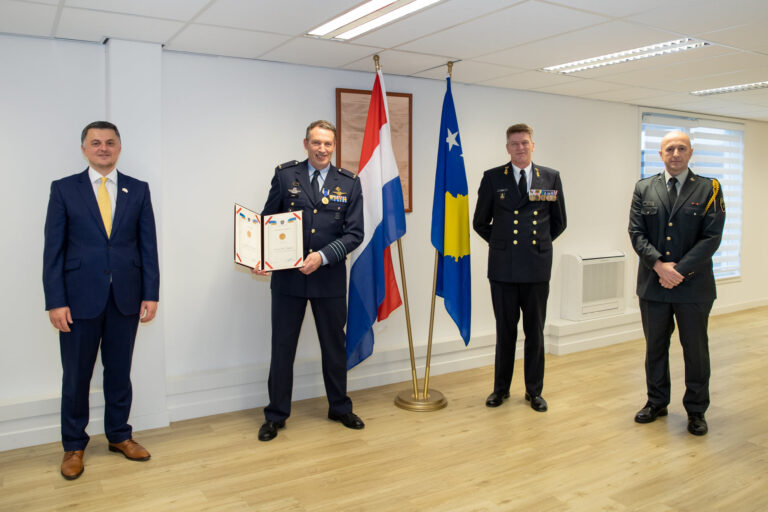 E bombardoi Serbinë para 22 vitesh, Kosova e nderon pilotin holandez