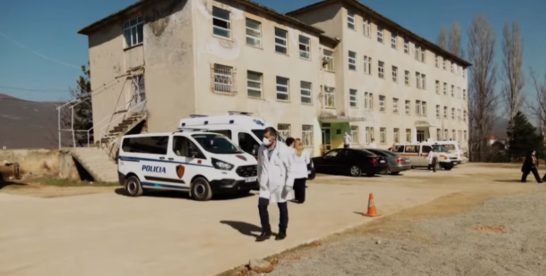 Flet mjeku kosovar që mori vaksinën e AstraZeneca në Kukës