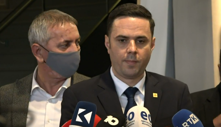 Lumir Abdixhiku për LVV: S’kanë kapacitete për t’i bërë gjërat që i kanë premtuar