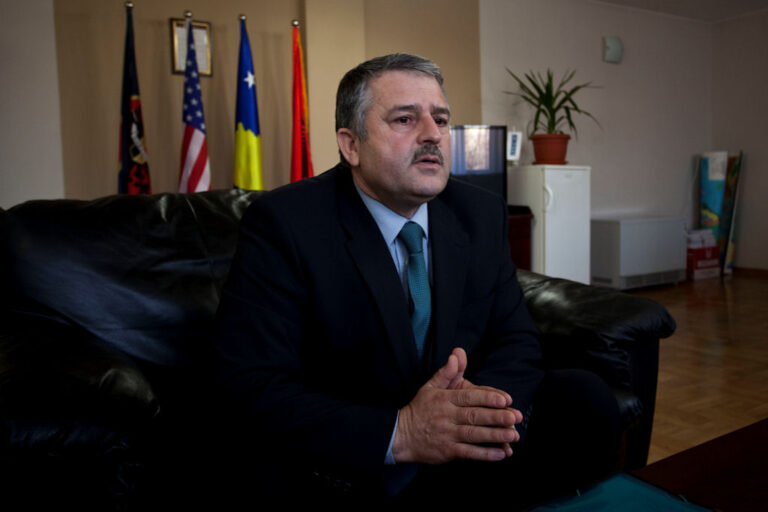 Agim Veliu shkarkon shoferin pasi loboi për Lumir Abdixhikun