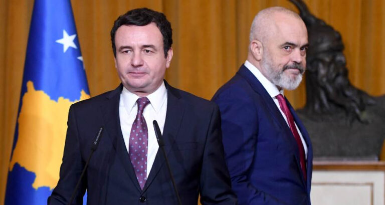 FSSHK-ja i kërkon Kurtit t’i pranojë 11 mijë vaksinat e ofruara nga Shqipëria