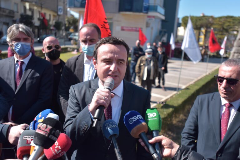 Kurti: Bashkimin me Shqipërinë na e ndalon Kushtetuta, por do të bashkëpunojmë