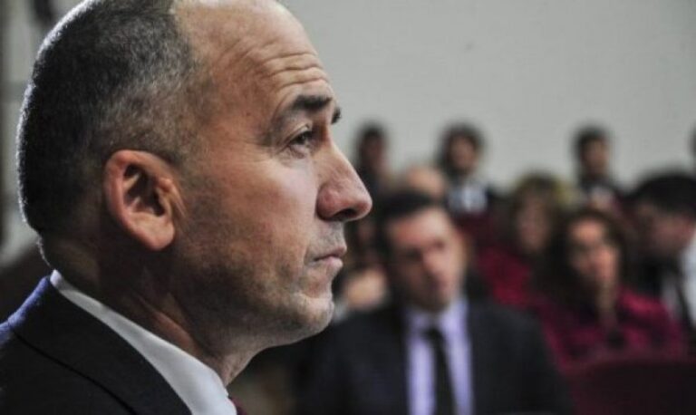 Nuk “ndalet” Gazmend Muhaxheri: Insiston që LDK duhet ta votojë Vjosa Osmanin për presidente