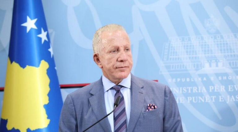 Behgjet Pacolli përshëndet vendimin e Albin Kurtit për shkarkimin e bordit të AKP-së