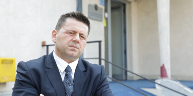 Bekë Berisha: Vaksinimi është zgjidhje, jo mbyllja