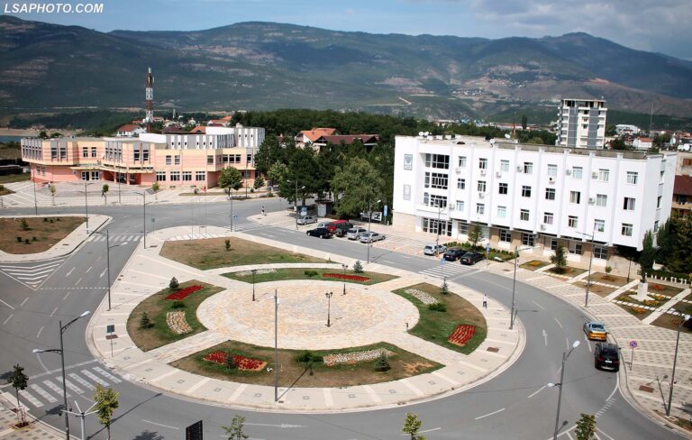 Sot në Kukës vaksinohen 250 mjekë kosovarë