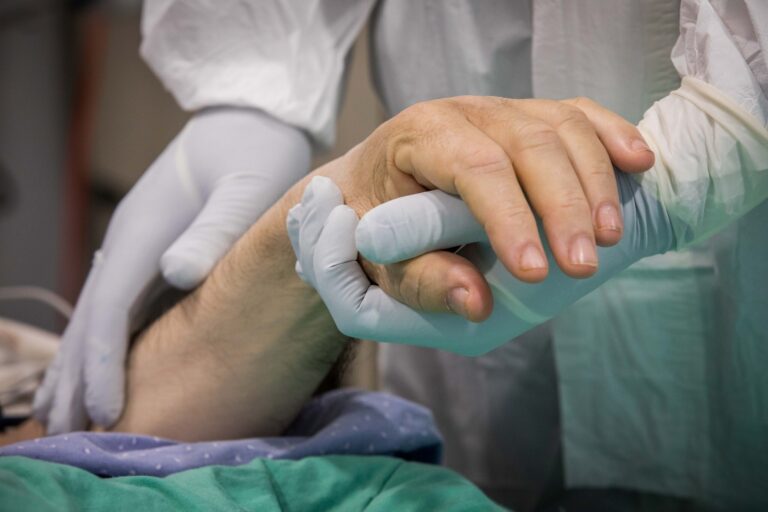 Neurologu tregon efektet indirekte të Covid-19 në tru