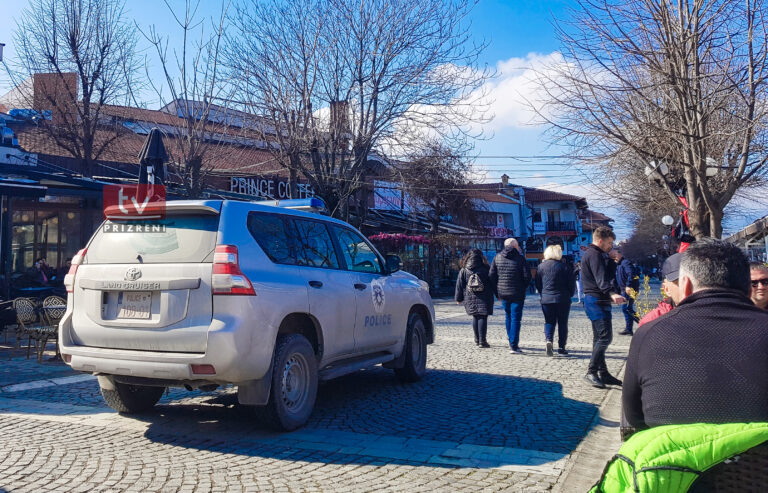 Policia në Prizren, ndalon dy grabitës të mitur