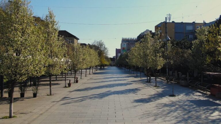 Kosova për 1 vit me COVID-19: Mbi 350 mijë teste, mbi 76 mijë të infektuar dhe 1696 viktima