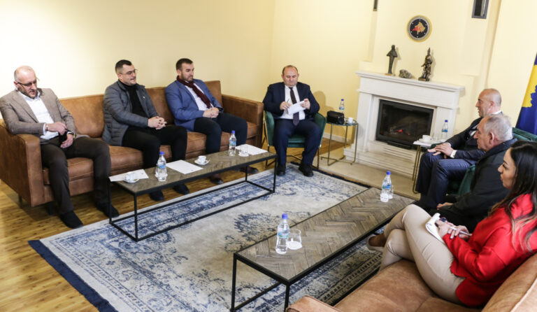 AAK nis përgatitjet për zgjedhjet lokale, Haradinaj takohet me Lulzim Kabashin