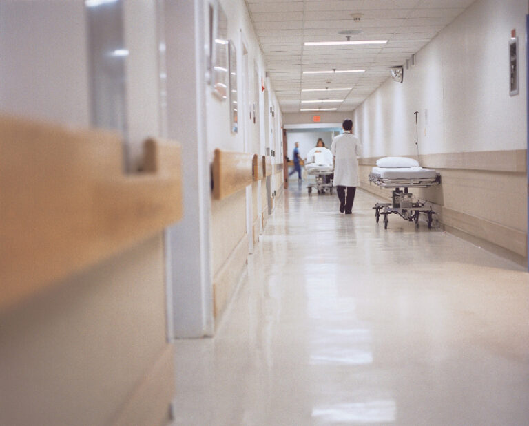 Specializimi lë pa mjekë ambulancat