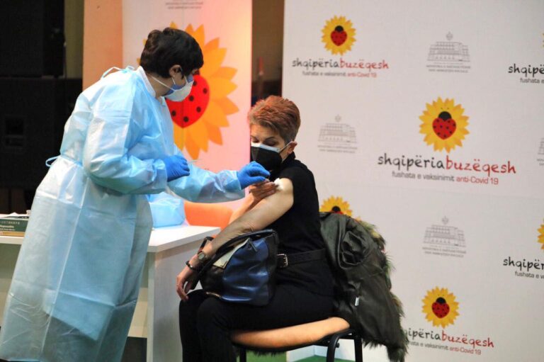 Kontigjenti i radhës me mjekë nga Kosova niset të shtunën për vaksinim në Kukës