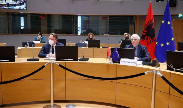 Varhelyi: E ardhmja e Ballkanit Perëndimor është në BE