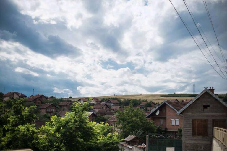 Studençan, i dehuri sulmon me mjet të mprehtë dy persona