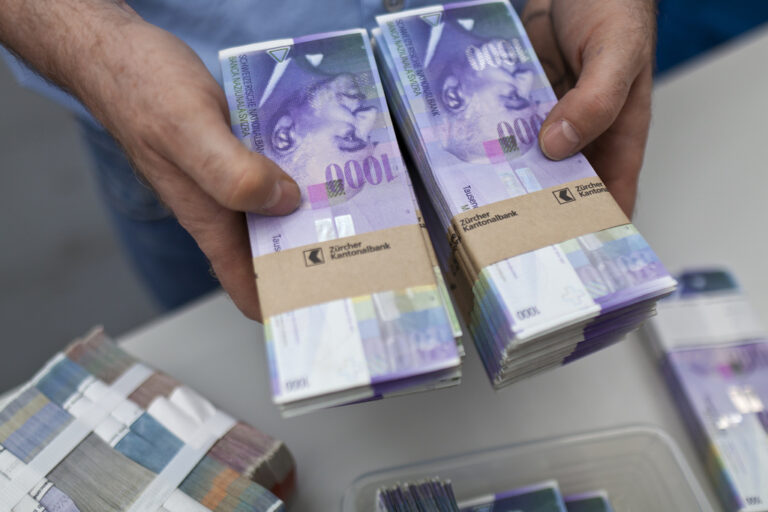 Mërgimtarja nga Zvicra dhuron 35 mijë franga për një familje me nevojë në Kosovë