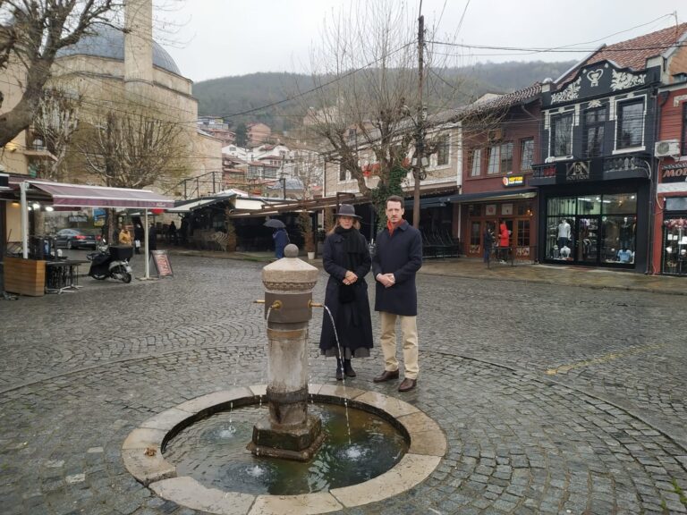 Princi serb Philip dhe princesha Danica Karagjorgjeviq kaluan fundjavën në Prizren
