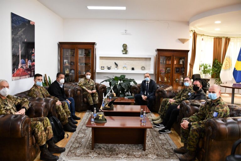 Haskuka pret në takim komandantin e ri të KFOR-it Italian në Kosovë,Francesco Maioriello