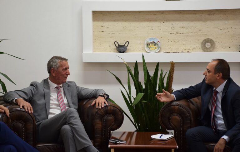 LDK: Nuk do t’i lirojmë zyret që janë pronë e Kuvendit Komunal të Prizrenit