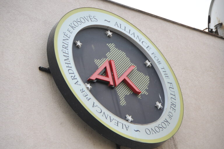 AAK kërkon dorëhqjen e Qeverisë Kurti