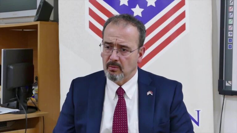 Ambasadori amerikan në Beograd: Njohja reciproke Kosovë-Serbi është kërkesë konstante e SHBA-së