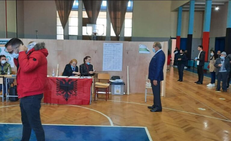 Voton edhe Behgjet Pacolli