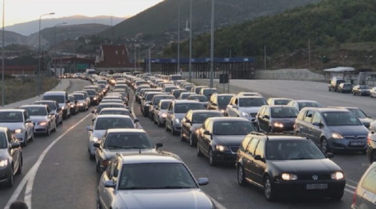 Mbi 5600 kosovarë sot janë nisur drejt Shqipërisë