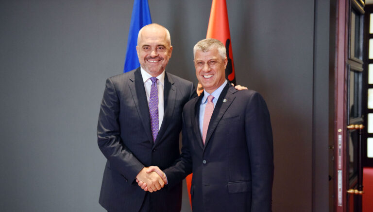 Hashim Thaçi i çon të fala Edi Ramës përmes djalit të tij