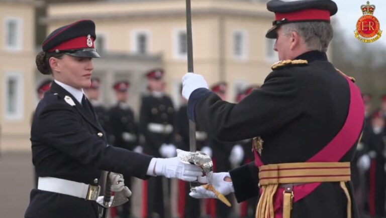 Ushtarja kosovare që fitoi “Shpatën Ndërkombëtare”: Ua dedikoj të gjithë ushtarëve të rënë, më së shumti fëmijëve të vrarë