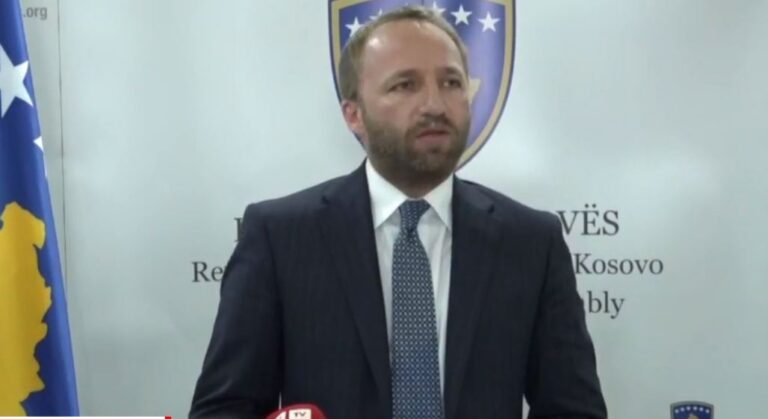 Tahiri: Nëse vendi shkon në zgjedhje, fajin e ka Albin Kurti dhe Lëvizja Vetëvendosje