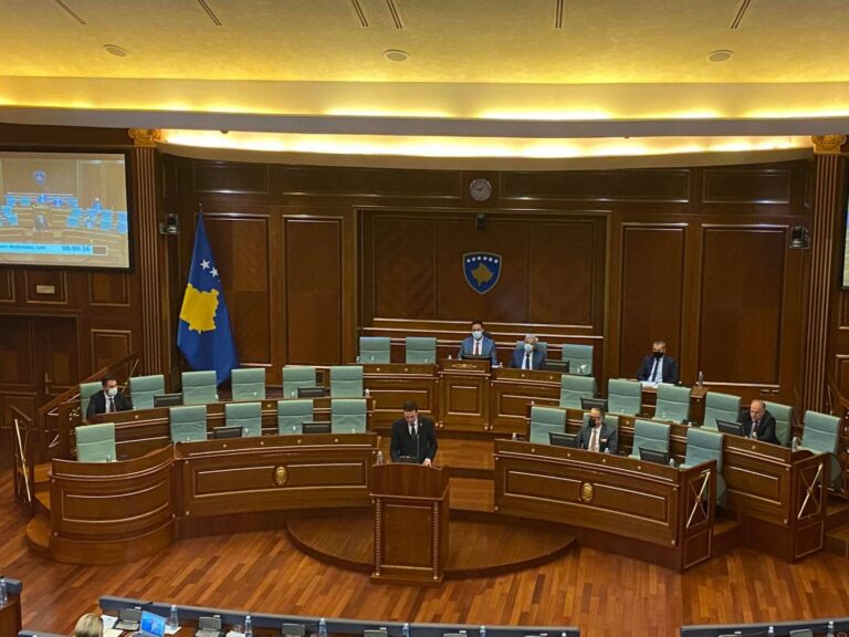 Abdixhiku kritikon Kurtin: T’i lësh 1000 pacientë për Boiken Abazin, nuk ia vlen