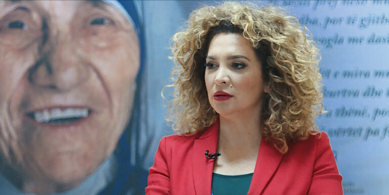 Albena Reshitaj e AAK’së kalon në Grupin Parlamentar të VV’së?