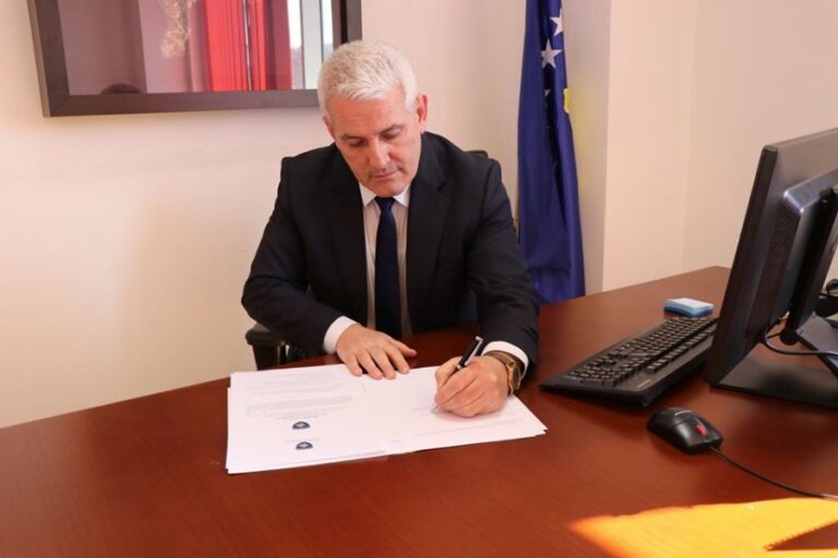 Shtetasit e Shqipërisë do të mund të punojnë lirshëm në Kosovë, MPB lehtëson procedurat