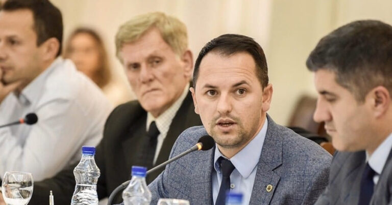 Besim Kodra: Qeveria sa më shpejtë të sjellë vaksina të aprovuara