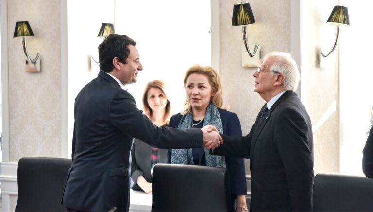 Borrelli i kërkon Kurtit vazhdim të shpejtë të dialogut me Serbinë