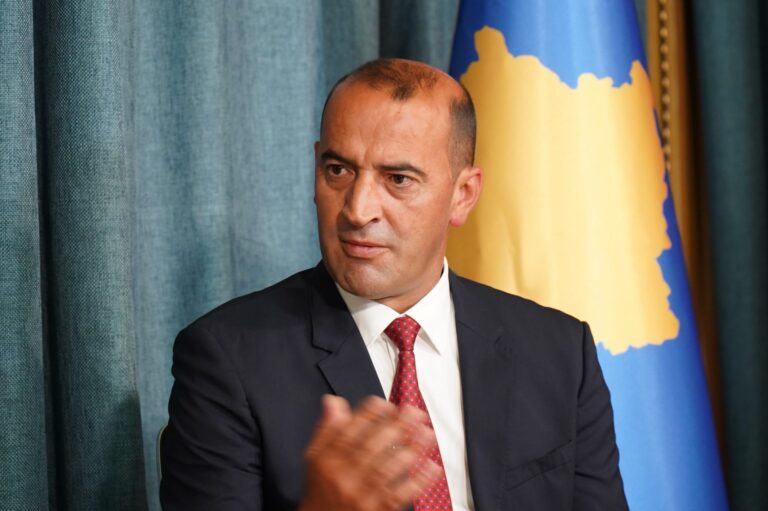 Daut Haradinaj do t’i ndajë 500 euro për çdo fëmijë të lindur, do të luftohet rënia e natalitetit në Prishtinë
