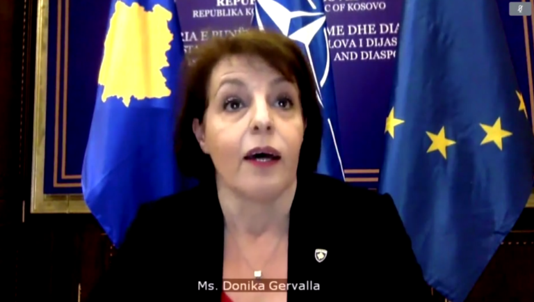 Paralajmërimi se do ta ndihmojë Specialen me materiale, reagime të shumta në drejtim të kryediplomates Donika Gërvalla